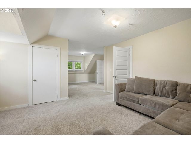 3425 S CORBETT Ave, Portland, OR 97239
