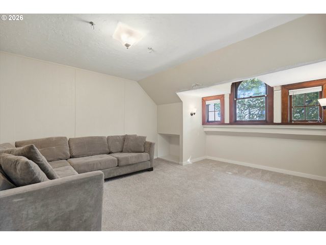 3425 S CORBETT Ave, Portland, OR 97239