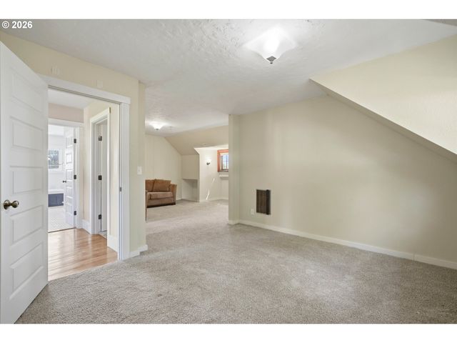 3425 S CORBETT Ave, Portland, OR 97239