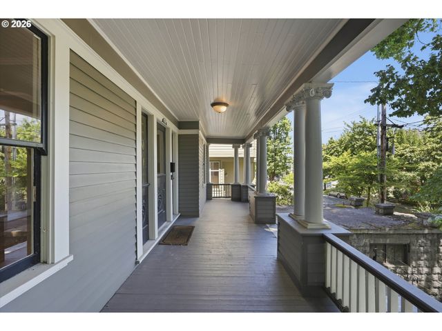 3425 S CORBETT Ave, Portland, OR 97239