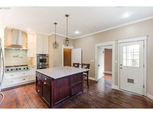 3425 S CORBETT Ave, Portland, OR 97239