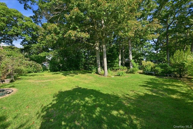 25 W Oakdale Street, Bay Shore, NY 11706