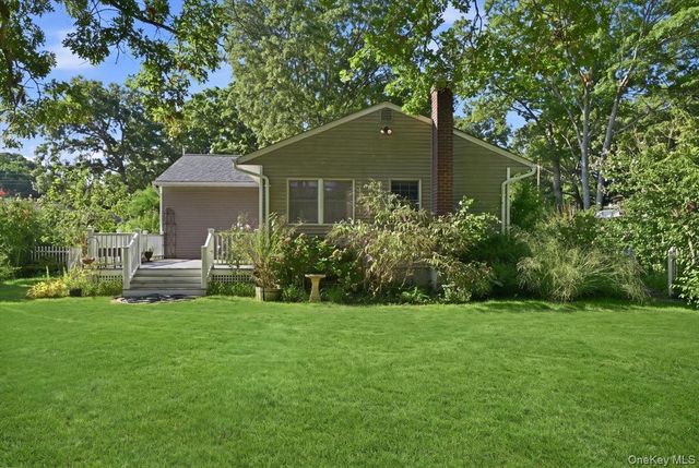 25 W Oakdale Street, Bay Shore, NY 11706