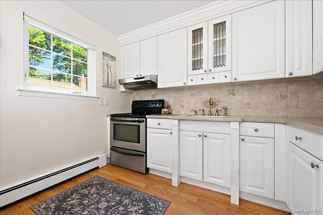 25 W Oakdale Street, Bay Shore, NY 11706
