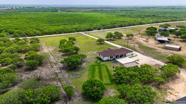 1110 Atascosa County Road 101, Floresville, TX 78114