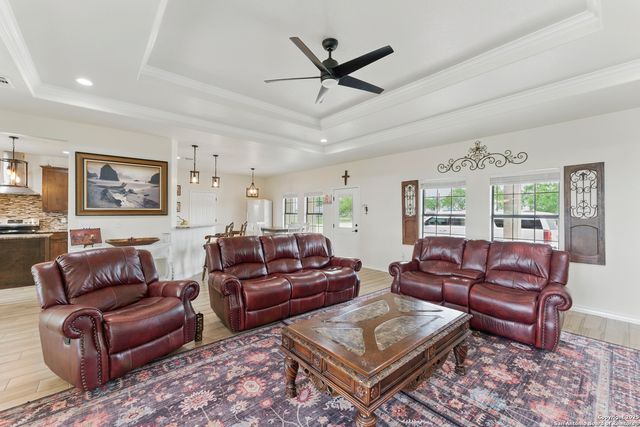 1110 Atascosa County Road 101, Floresville, TX 78114