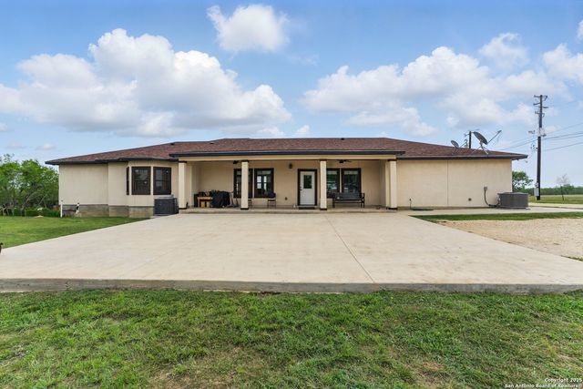1110 Atascosa County Road 101, Floresville, TX 78114