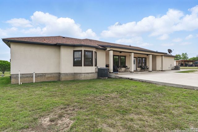 1110 Atascosa County Road 101, Floresville, TX 78114