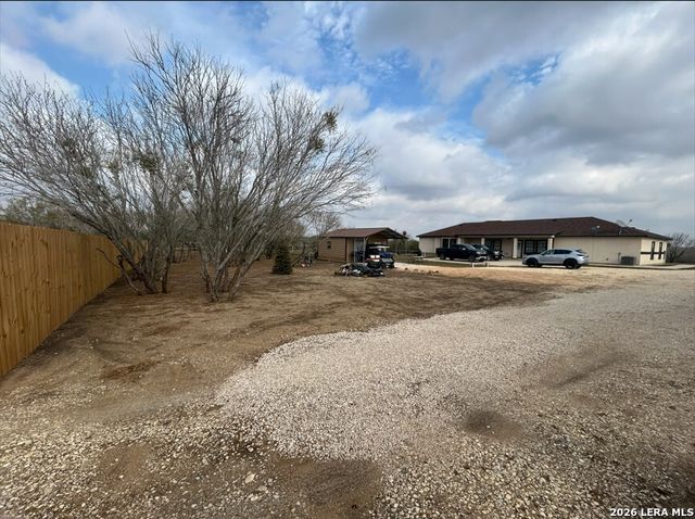 1110 Atascosa County Road 101, Floresville, TX 78114