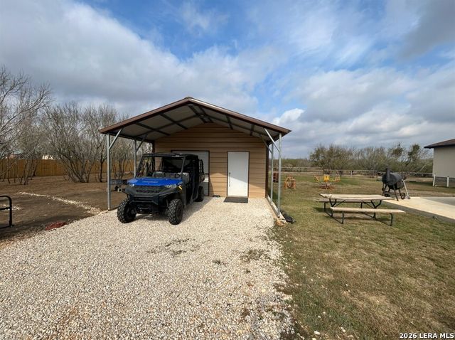 1110 Atascosa County Road 101, Floresville, TX 78114