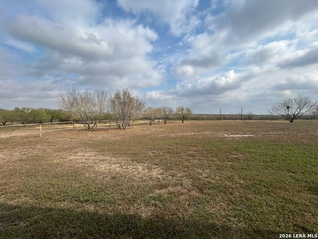 1110 Atascosa County Road 101, Floresville, TX 78114