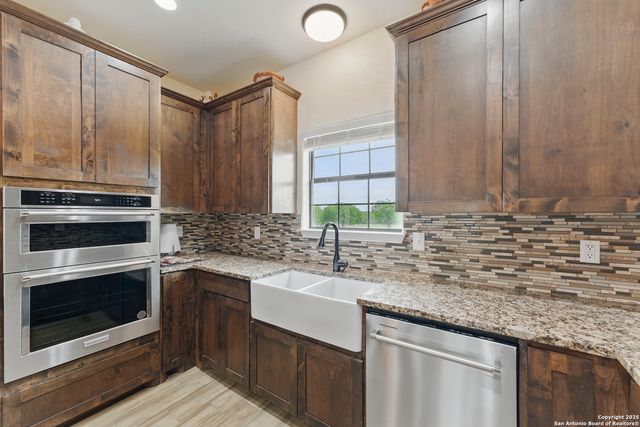 1110 Atascosa County Road 101, Floresville, TX 78114