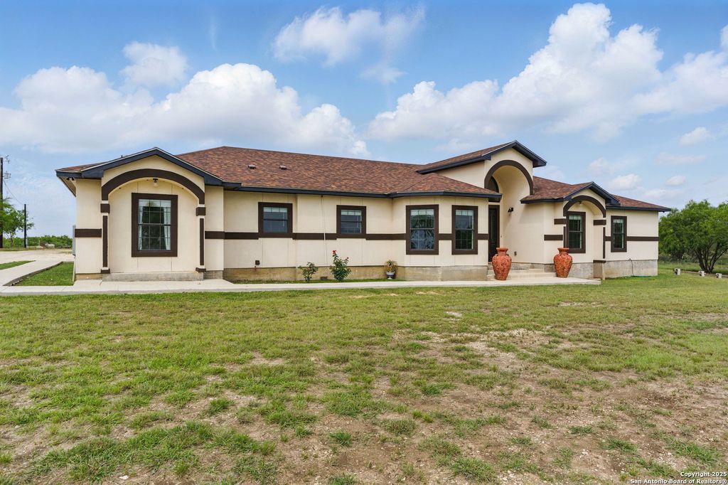 1110 Atascosa County Road 101, Floresville, TX 78114