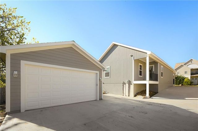 2903 Tracy Avenue, Kansas City, MO 64109