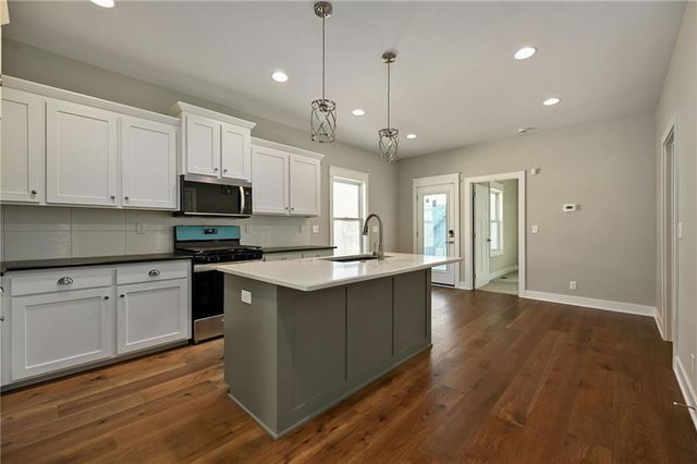 2903 Tracy Avenue, Kansas City, MO 64109