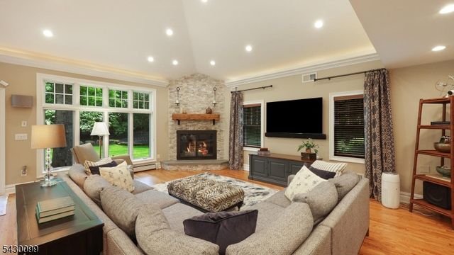 244 Pembrook Rd, Mountainside Boro, NJ 07092