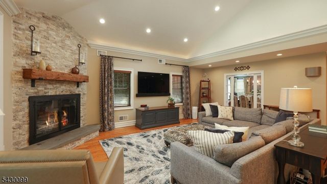 244 Pembrook Rd, Mountainside Boro, NJ 07092