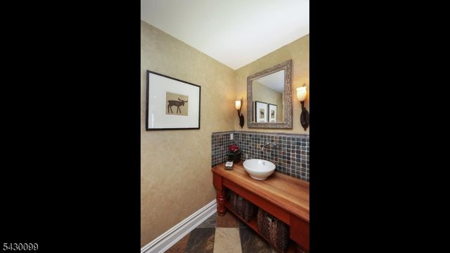 244 Pembrook Rd, Mountainside Boro, NJ 07092