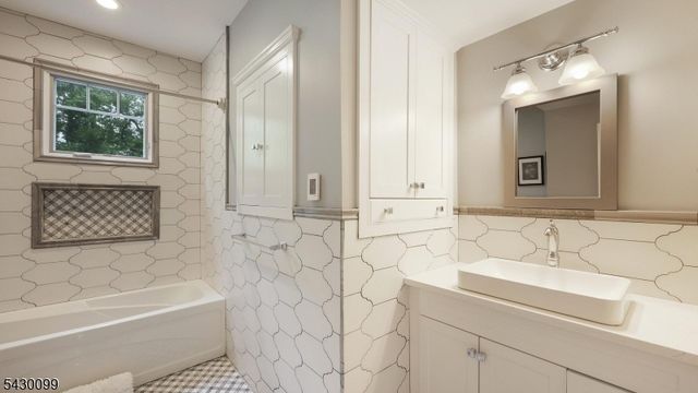 244 Pembrook Rd, Mountainside Boro, NJ 07092