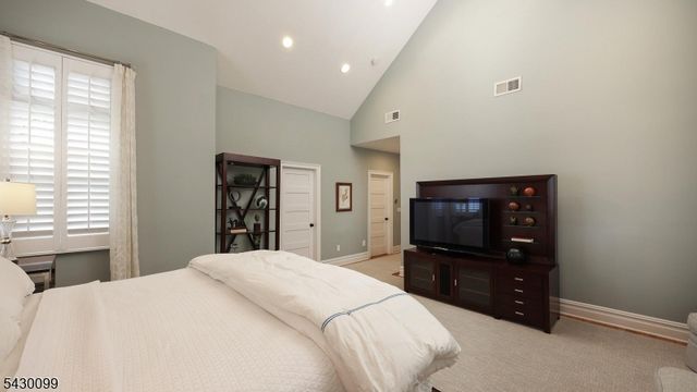 244 Pembrook Rd, Mountainside Boro, NJ 07092