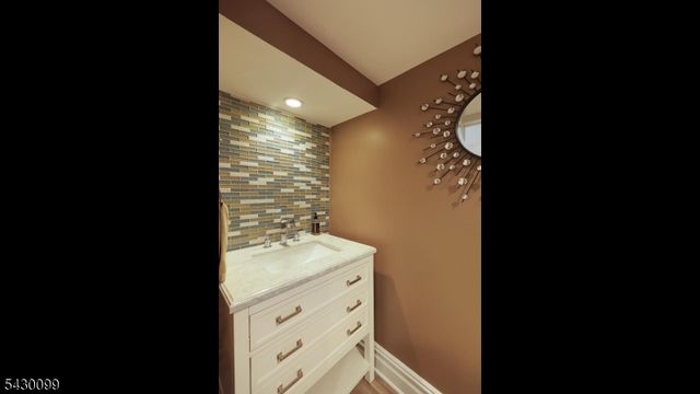 244 Pembrook Rd, Mountainside Boro, NJ 07092