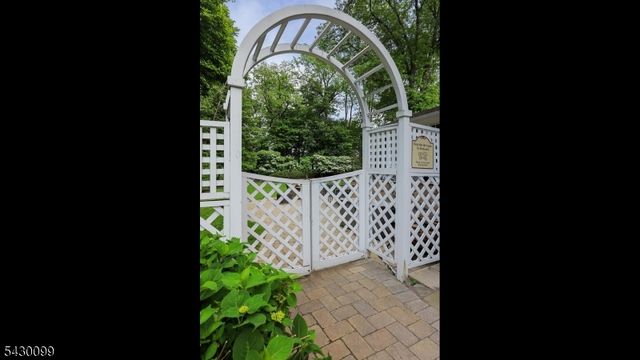 244 Pembrook Rd, Mountainside Boro, NJ 07092