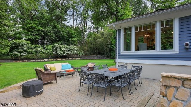 244 Pembrook Rd, Mountainside Boro, NJ 07092