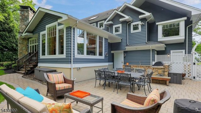 244 Pembrook Rd, Mountainside Boro, NJ 07092