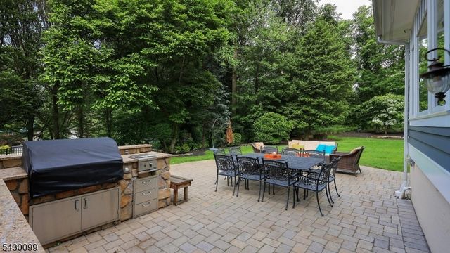 244 Pembrook Rd, Mountainside Boro, NJ 07092