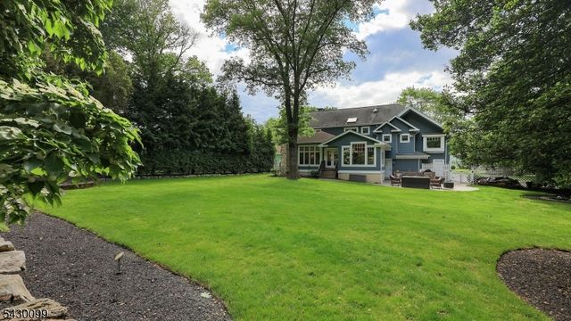244 Pembrook Rd, Mountainside Boro, NJ 07092