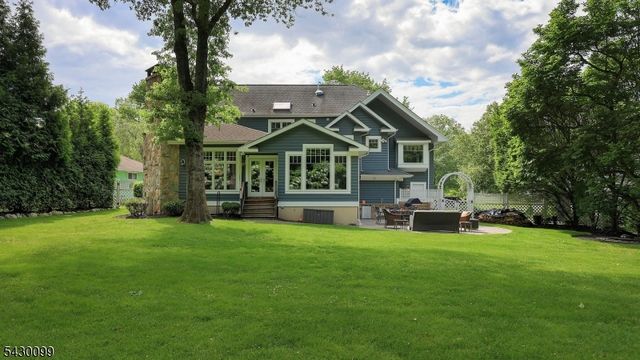 244 Pembrook Rd, Mountainside Boro, NJ 07092