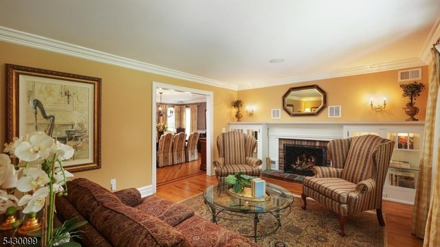 244 Pembrook Rd, Mountainside Boro, NJ 07092