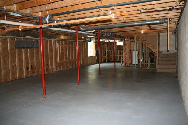 14021 Pardee Road, Weesaw Twp, MI 49107