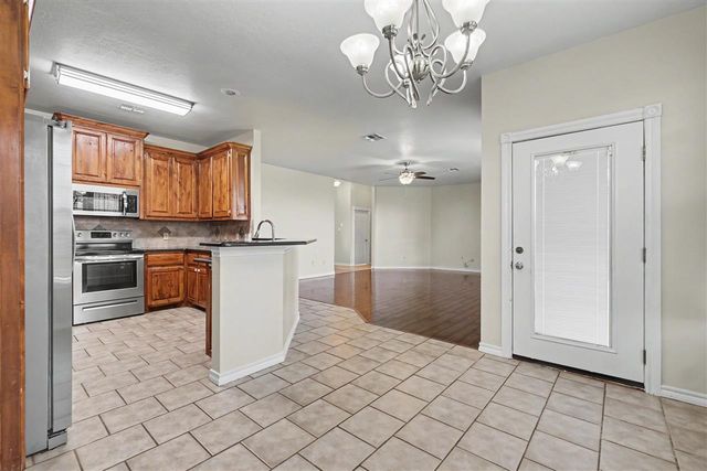 5301 SW Ashbrook Ave, Lawton, OK 73505