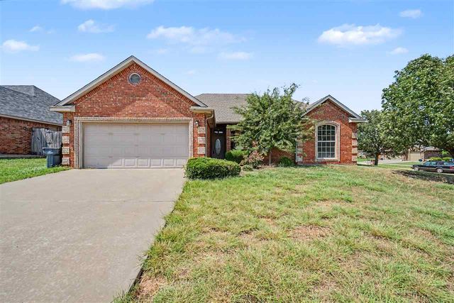 5301 SW Ashbrook Ave, Lawton, OK 73505