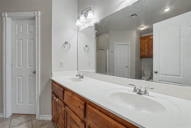 5301 SW Ashbrook Ave, Lawton, OK 73505