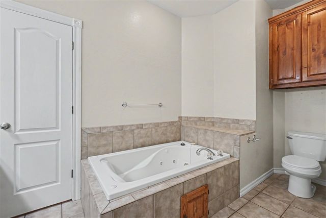 5301 SW Ashbrook Ave, Lawton, OK 73505