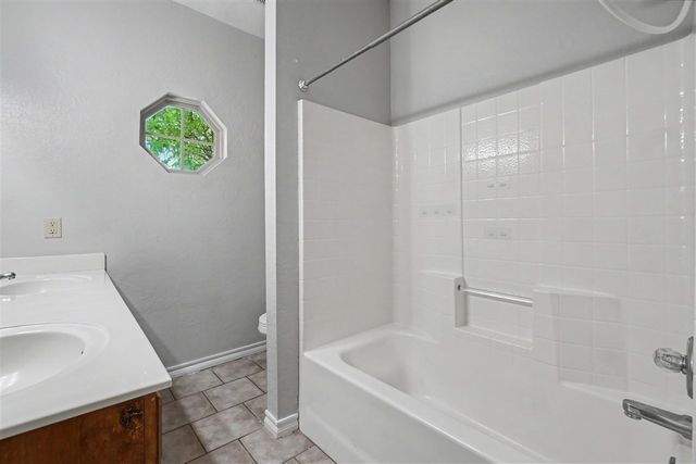 5301 SW Ashbrook Ave, Lawton, OK 73505
