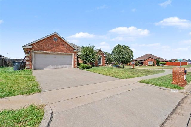 5301 SW Ashbrook Ave, Lawton, OK 73505