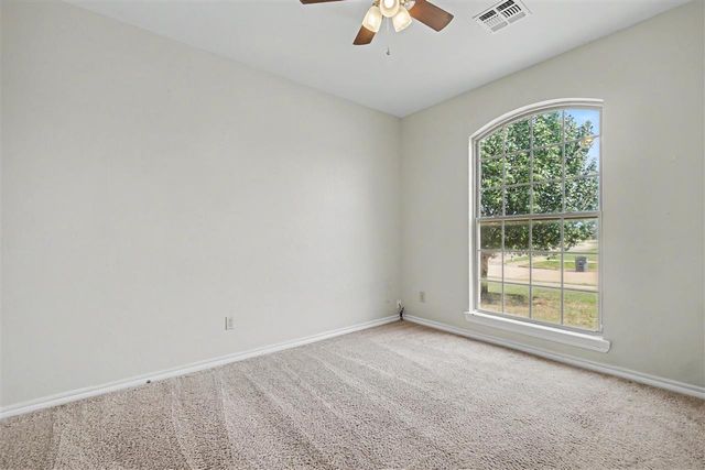 5301 SW Ashbrook Ave, Lawton, OK 73505