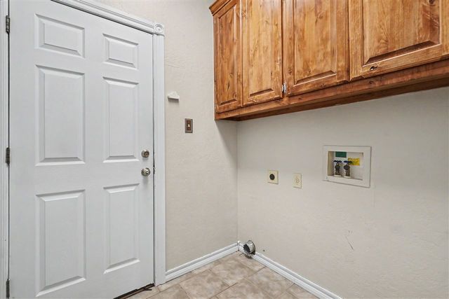 5301 SW Ashbrook Ave, Lawton, OK 73505