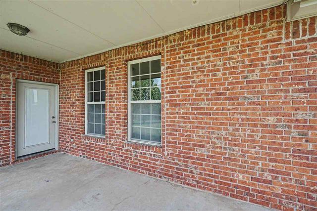 5301 SW Ashbrook Ave, Lawton, OK 73505