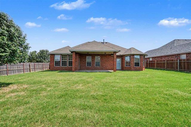 5301 SW Ashbrook Ave, Lawton, OK 73505