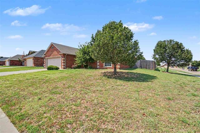 5301 SW Ashbrook Ave, Lawton, OK 73505