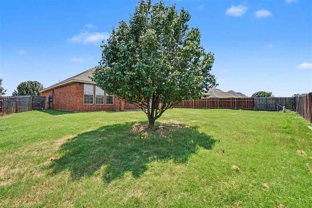 5301 SW Ashbrook Ave, Lawton, OK 73505