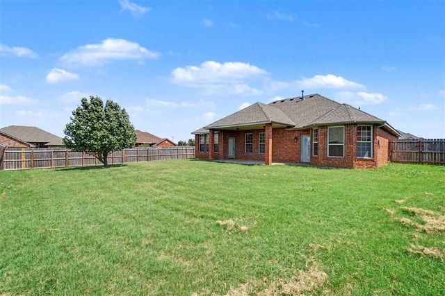 5301 SW Ashbrook Ave, Lawton, OK 73505
