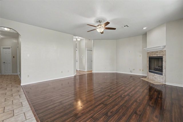 5301 SW Ashbrook Ave, Lawton, OK 73505