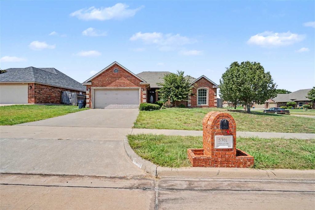 5301 SW Ashbrook Ave, Lawton, OK 73505