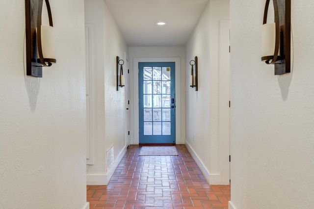 15 Surrey Circle, Ransom Canyon, TX 79366