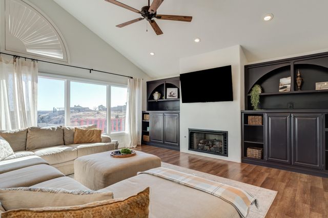 15 Surrey Circle, Ransom Canyon, TX 79366